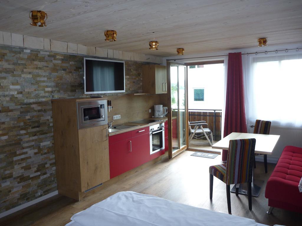 Gaestehaus Guggomos "Das Allgaeustyle" Füssen Exteriör bild